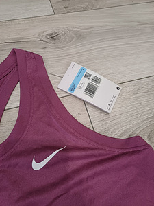 NIKE uus t-särk naistele suurus M (4 foto / 6)