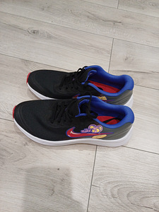 Новые женские кроссовки Nike, размер 38,5.