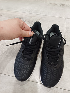 Nike UUED tossud tüdrukule suurus 36.5 (4 foto / 6)