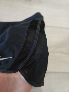 Nike lühikesed püksid naistele suurus L (3 foto / 6)