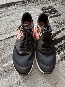 Nike приличные кроссовки для девочки 38,5 (3 фото из 8)