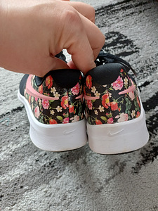 Nike приличные кроссовки для девочки 38,5 (4 фото из 8)