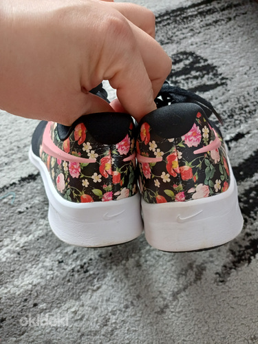 Nike приличные кроссовки для девочки 38,5 (фото #4)