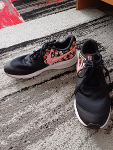 Nike nagu uued tossud naistele suurus 38 (6 foto / 8)