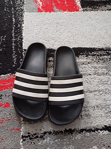 Adidas plätud poisile suurus 37 (4 foto / 4)