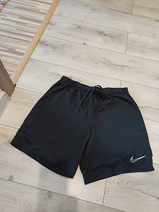 Nike lühikesed püksid meestele suurus L