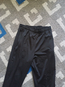 Nike dressipüksid poisile 158-170 (2 foto / 6)