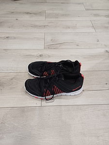Reebok tossud naistele suurus 40.5 (1 foto / 7)