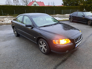 Volvo S60 2006 (5 foto / 11)