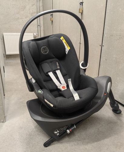 Cybex Clud G I-Size isofix alusega Base G