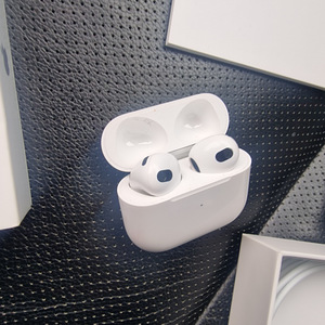 Apple AirPods 3-й НОВИНКА (3 фото из 4)