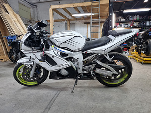 Yamaha R6 1999 varuosad (2 foto / 10)