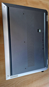 HP EliteBook 1050 G1 UHD 4K 32GB 1TB SSD (7 foto / 8)