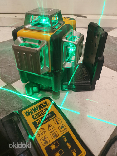 Лазер dewalt, аккумулятор 2Ач, зарядное устройство (фото #1)