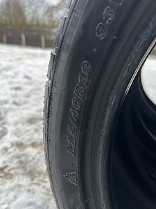 Goodride Zuper Snow 225/40/19 (4 foto / 8)