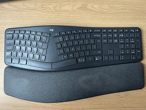 Logitech Ergo K860 ergonoomiline juhtmevaba klaviatuur (1 foto / 1)