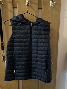 Uus vest Tommy Hilfiger Suurus M–L (1 foto / 2)