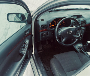 Toyota avensis (7 foto / 7)