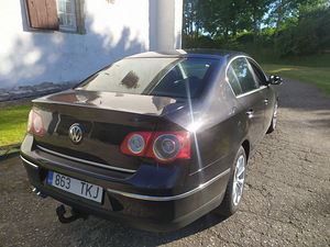 Volkswagen Passat B6 2007 (4 foto / 13)