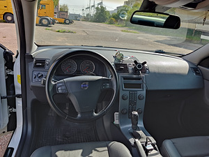 VOLVO S 40 2007 года (11 фото из 15)