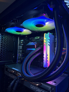 Ryzen 7 5700X / 32GB DDR4 / RTX 4060 8GB (1 foto / 4)