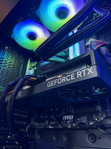 Ryzen 7 5700X / 32GB DDR4 / RTX 4060 8GB (3 foto / 4)