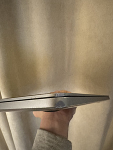 MacBook Pro (13-inch, 2019, Two Thunderbolt 3 ports) (3 foto / 6)