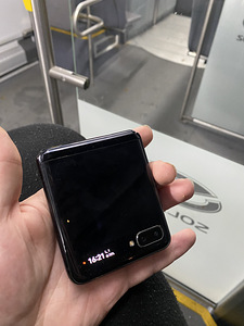 Samsung Galaxy Z Flip Gen 1 256GB (1 foto / 4)