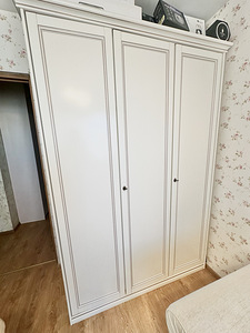 Vintage stiilis riidekapp (valmistatud täispuidust) (1 foto / 4)