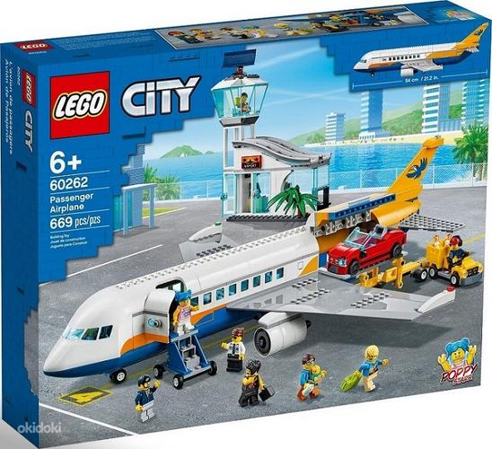 LEGO City пассажирский самолет 60262 (фото #1)