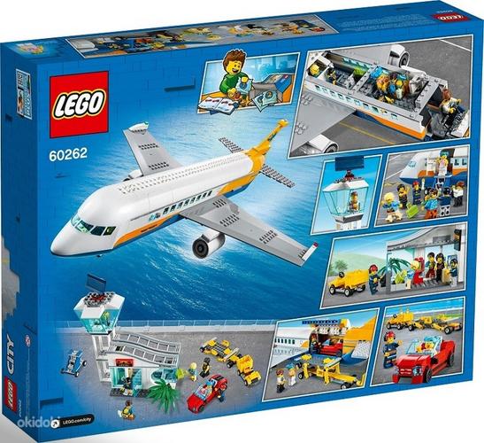 LEGO City пассажирский самолет 60262 (фото #2)