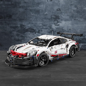 LEGO Technic Porsche 911 RSR 42096 (3 foto / 5)