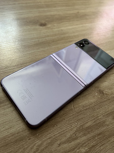 Samsung Galaxy Z Flip3 5G (2 фото из 3)