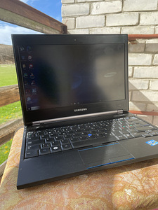 Samsung 4 NP400B2B-H01 (1 foto / 3)