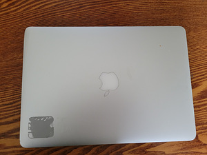 MacBook Air 13" 2013 i5/4GB/128GB (1 foto / 2)