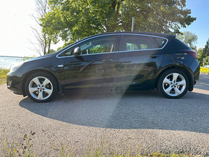 Opel Astra J 1.4 Turbo Bensiin 2011 (4 foto / 15)