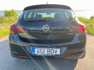 Opel Astra J 1.4 Turbo Bensiin 2011 (6 foto / 15)