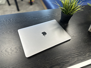 MacBook Pro i5 3.1GHz 13" (Mid 2017) 512GB SSD, TouchBar (3 foto / 5)