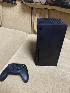Xbox Series X (1 foto / 2)