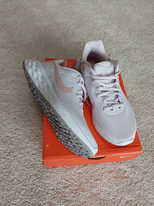 UUED Nike tossud nr 37,5 (8 foto / 8)