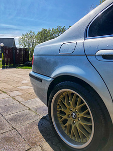 BMW 523i (3 фото из 5)