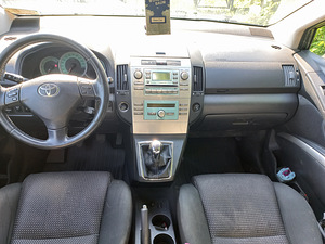 Toyota Corolla Verso (5 foto / 7)