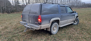 GMC Suburban 2500 (3 фото из 8)