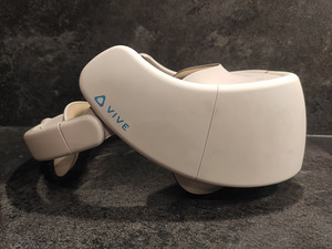 VR-устройство Vive Focus (4 фото из 4)