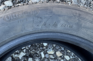 Goodyear Ultragrip Ice 3 205/55/R16 94T (7 foto / 8)