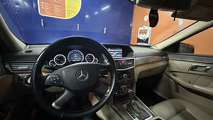 Mercedes Benz E220 2010 (3 foto / 5)