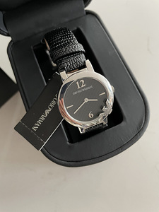 Must / hõbedane käekell Emporio Armani. UUS (2 foto / 3)