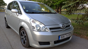 Toyota Corolla Verso 2,0 85kw 7 kohta (1 foto / 10)