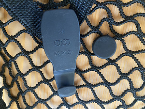Оригинальная новая сетка для багажника Audi. (3 фото из 3)