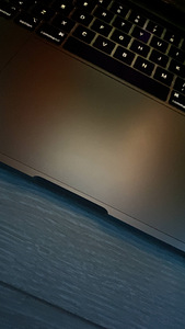 Apple Macbook Pro 15,4'' 2018 (4 foto / 7)